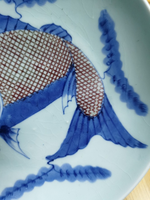 古玩陶瓷青花釉里紅魚藻紋盤真品鑒賞圖