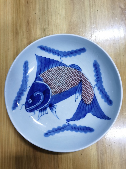 古玩陶瓷青花釉里紅魚藻紋盤真品鑒賞圖