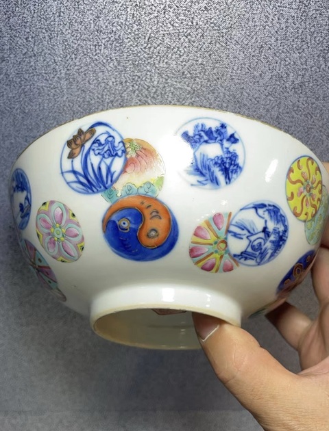 古玩陶瓷清晚期 穎川選制青花加彩皮球花碗真品鑒賞圖