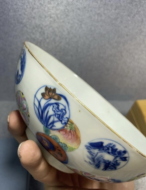 古玩陶瓷清晚期 穎川選制青花加彩皮球花碗真品鑒賞圖