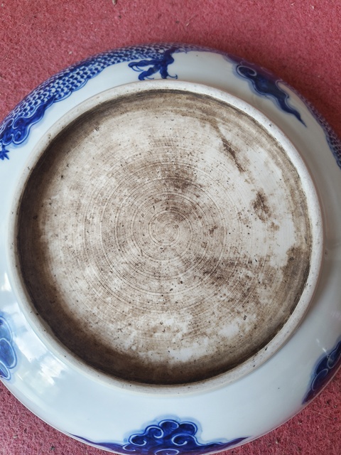 古玩陶瓷過墻龍紋青花盤真品鑒賞圖
