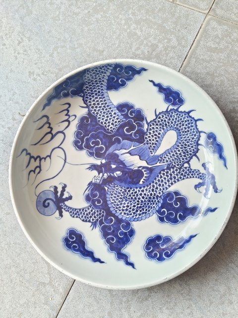古玩陶瓷過墻龍紋青花盤真品鑒賞圖