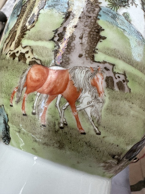 古玩陶瓷馬紋瓶真品鑒賞圖