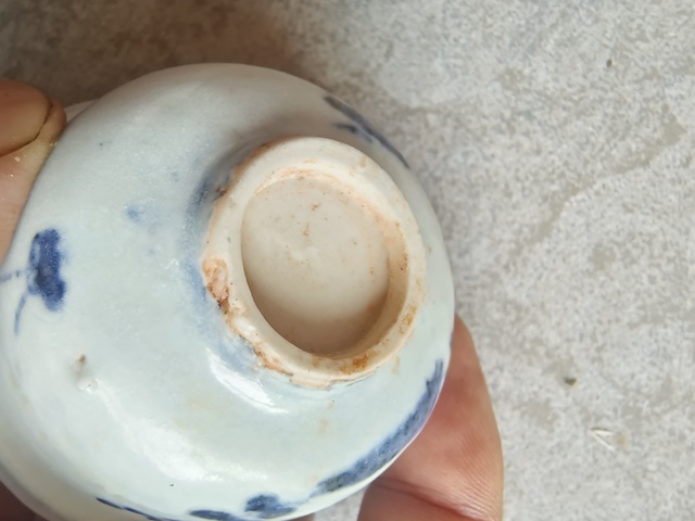 古玩陶瓷花卉紋青花杯真品鑒賞圖