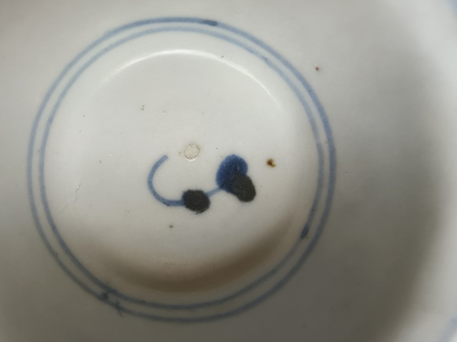 古玩陶瓷花卉紋青花杯真品鑒賞圖