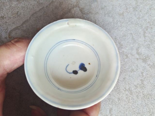 古玩陶瓷花卉紋青花杯真品鑒賞圖