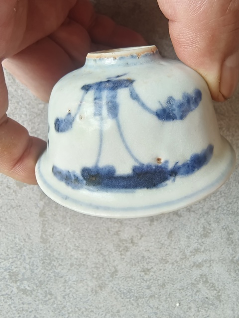 古玩陶瓷花卉紋青花杯真品鑒賞圖