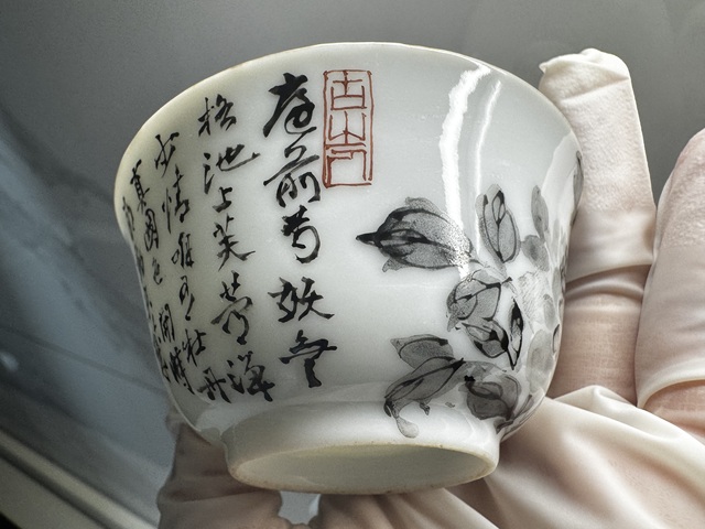 古玩陶瓷墨彩花卉詩紋杯真品鑒賞圖
