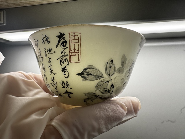 古玩陶瓷墨彩花卉詩紋杯真品鑒賞圖