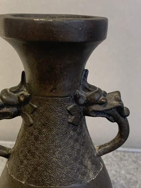古玩銅器雙龍耳瓶真品鑒賞圖