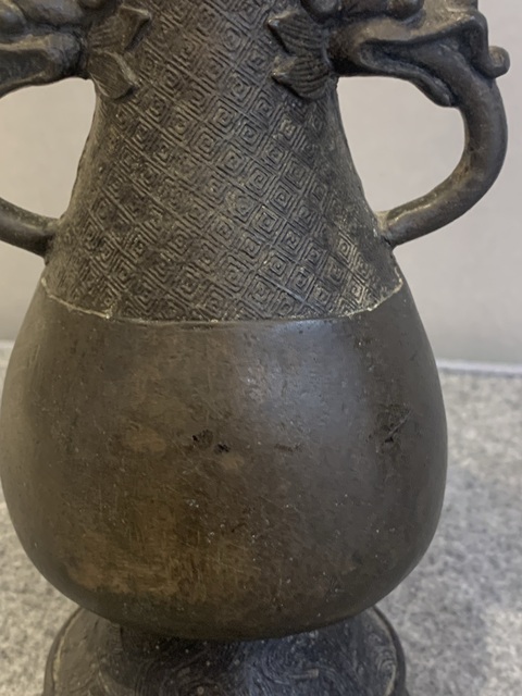 古玩銅器雙龍耳瓶真品鑒賞圖