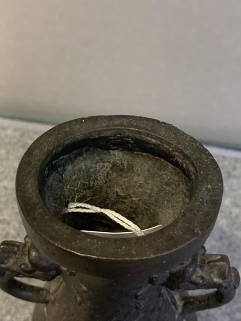 古玩銅器雙龍耳瓶真品鑒賞圖