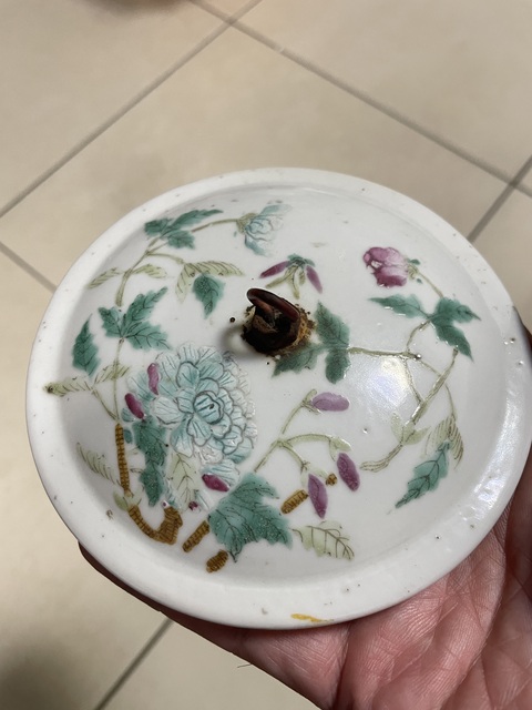 古玩陶瓷花卉紋粉彩蓋子真品鑒賞圖