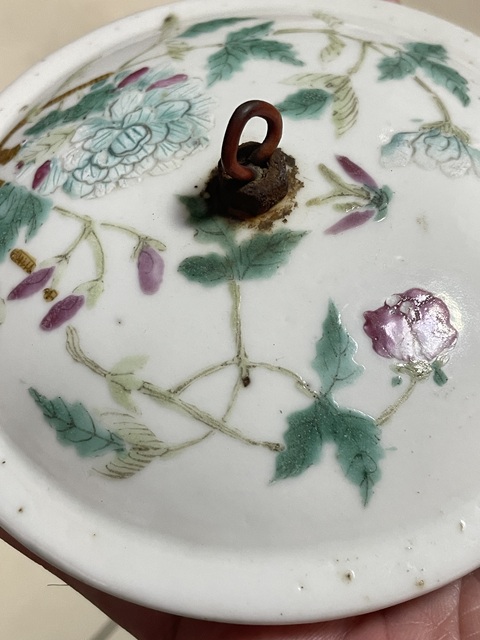 古玩陶瓷花卉紋粉彩蓋子真品鑒賞圖