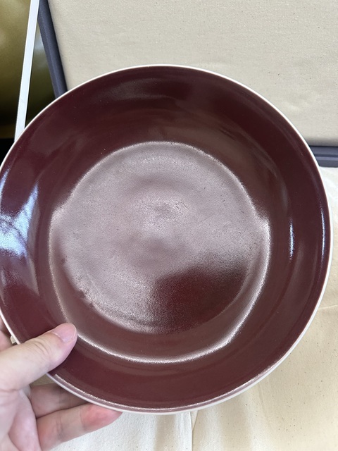 古玩陶瓷紅釉臥盤真品鑒賞圖