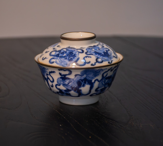 古玩陶瓷青化獅紋茶盞真品鑒賞圖