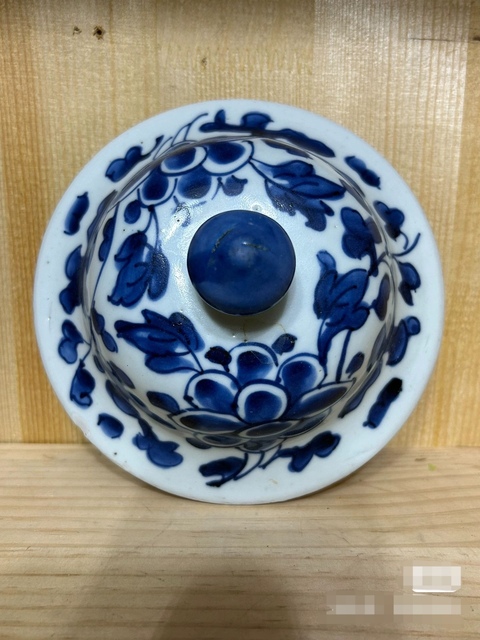 古玩陶瓷青花花卉紋罐蓋真品鑒賞圖