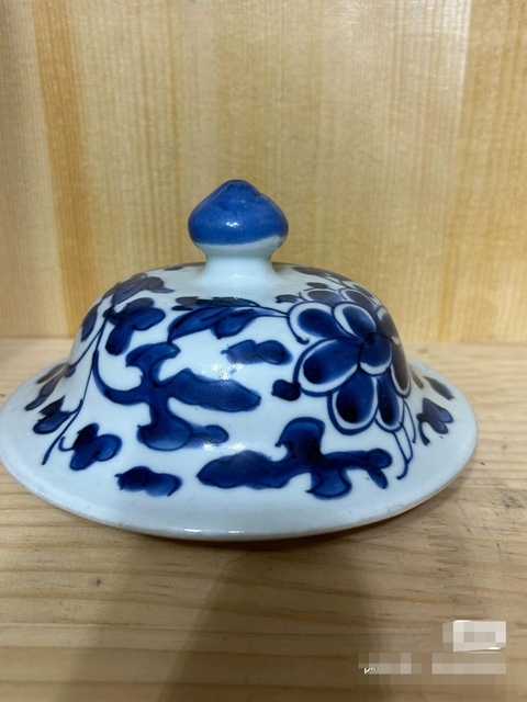 古玩陶瓷青花花卉紋罐蓋真品鑒賞圖