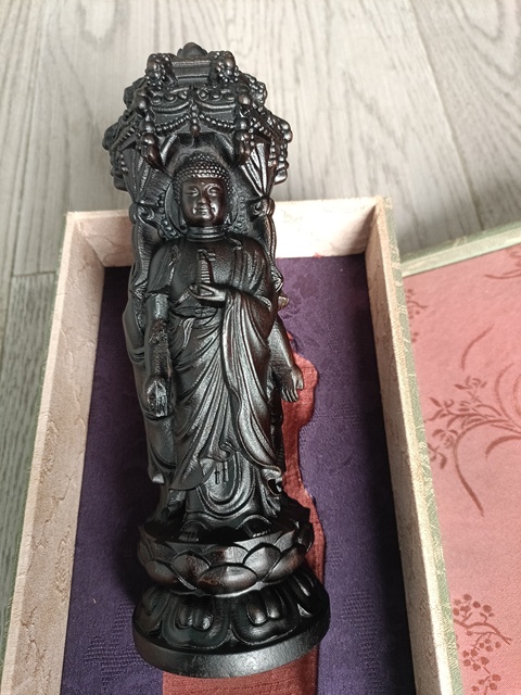 古玩雜項(xiàng)沉香木察漆機(jī)器雕刻佛像真品鑒賞圖