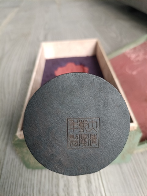 古玩雜項(xiàng)沉香木察漆機(jī)器雕刻佛像真品鑒賞圖
