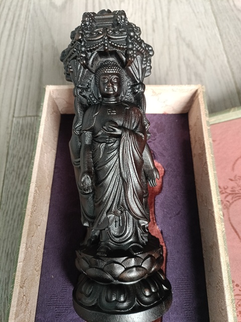 古玩雜項(xiàng)沉香木察漆機(jī)器雕刻佛像真品鑒賞圖