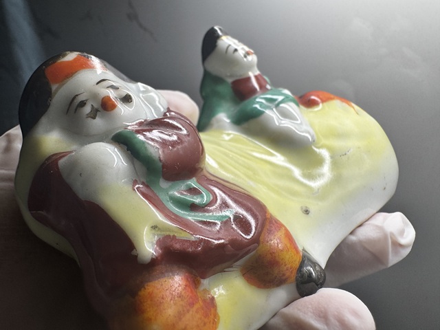 古玩陶瓷人物紋攢錢罐真品鑒賞圖