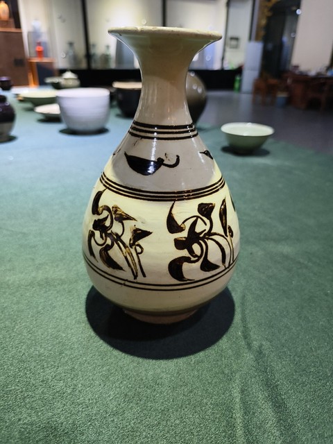古玩陶瓷磁州窯玉壺春瓶真品鑒賞圖