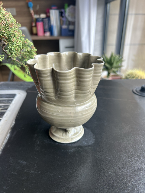 古玩陶瓷五代耀州青瓷花口尊真品鑒賞圖