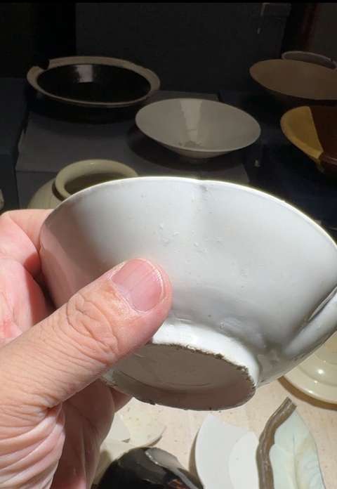古玩陶瓷五代邢窯花口盞真品鑒賞圖