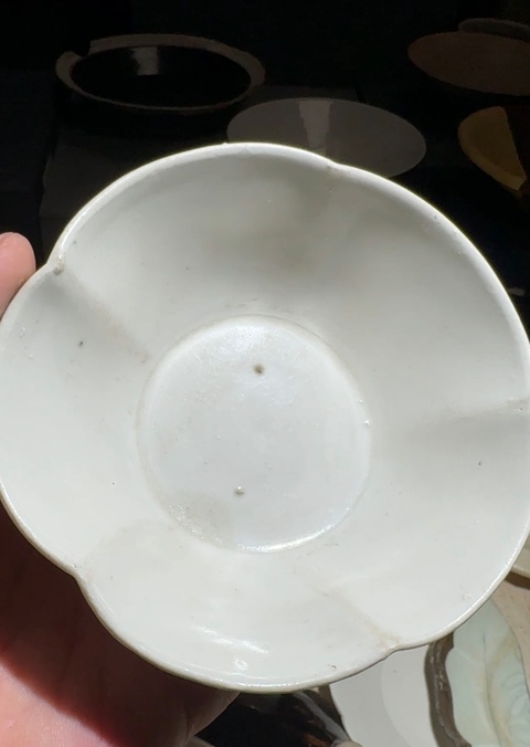 古玩陶瓷五代邢窯花口盞真品鑒賞圖