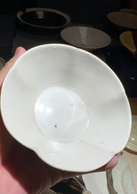 古玩陶瓷五代邢窯花口盞真品鑒賞圖