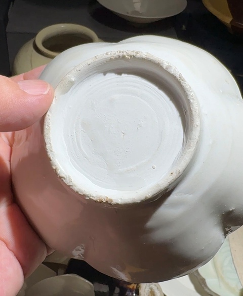 古玩陶瓷五代邢窯花口盞真品鑒賞圖