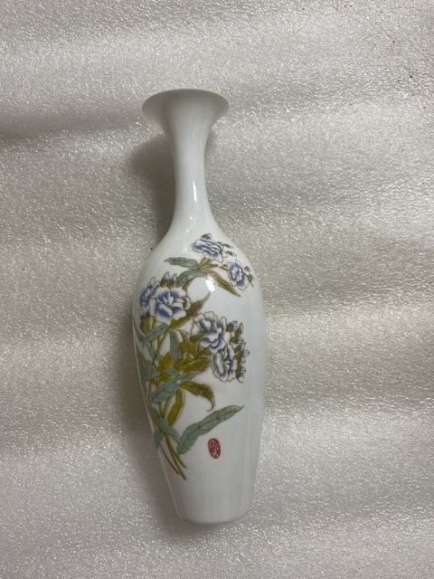 古玩陶瓷花卉紋長頸撇口瓶真品鑒賞圖