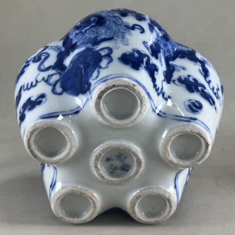 古玩陶瓷青花五孔花插真品鑒賞圖