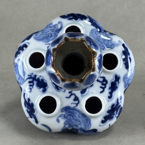 古玩陶瓷青花五孔花插真品鑒賞圖