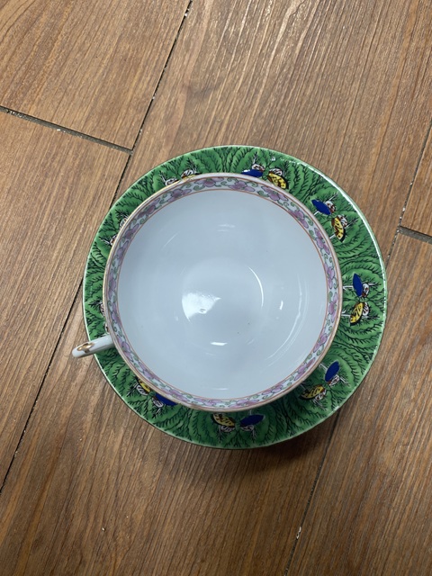 古玩陶瓷萊菔蝶壽字吉語紋杯盤真品鑒賞圖