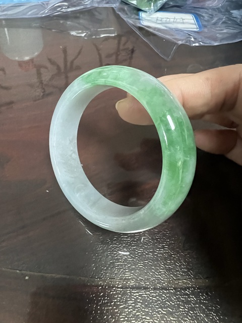 古玩玉器天然翡翠手鐲拍賣，當(dāng)前價(jià)格35000元