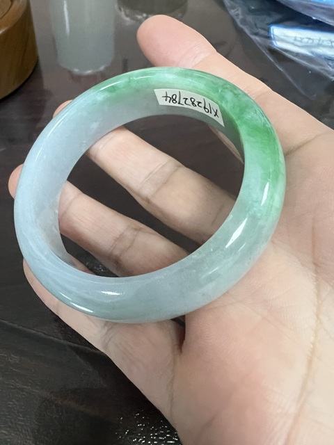 古玩玉器天然翡翠手鐲拍賣，當(dāng)前價(jià)格35000元