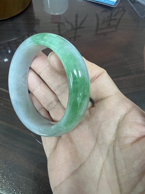 古玩玉器天然翡翠手鐲拍賣，當(dāng)前價(jià)格35000元