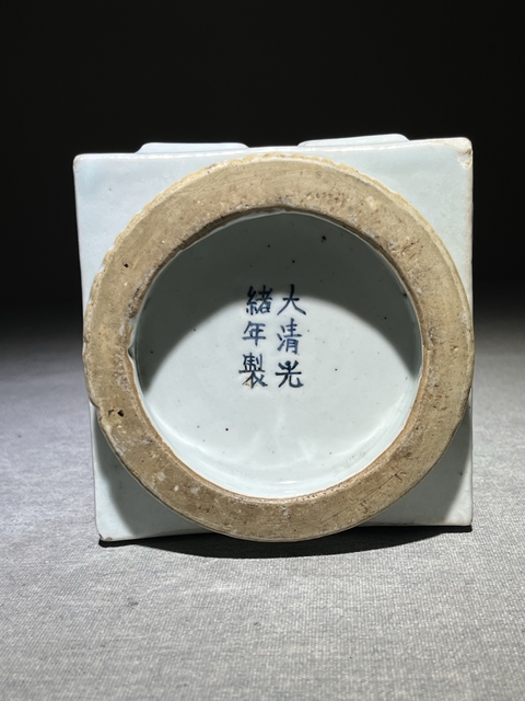 古玩陶瓷冬青釉八卦紋琮式瓶真品鑒賞圖