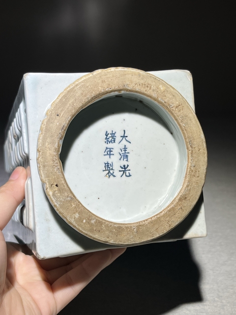 古玩陶瓷冬青釉八卦紋琮式瓶真品鑒賞圖