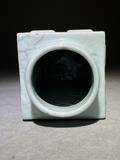 古玩陶瓷冬青釉八卦紋琮式瓶真品鑒賞圖