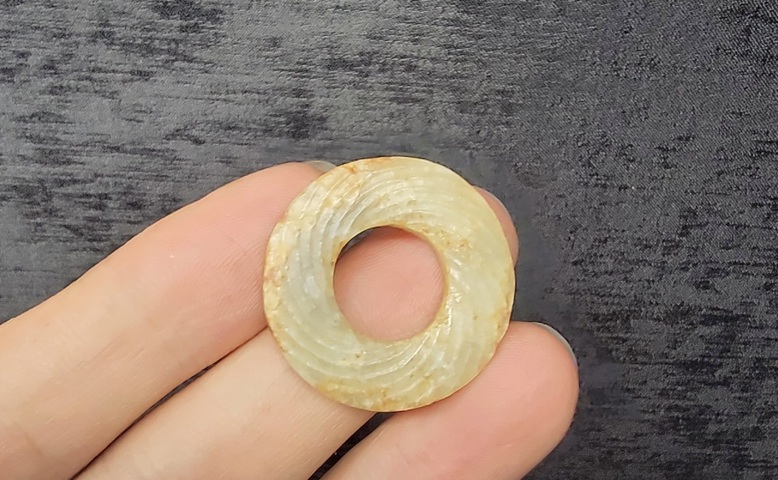 古玩玉器和田玉雕絞絲環真品鑒賞圖