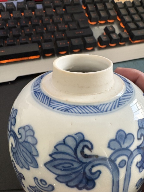 古玩陶瓷花間壽字紋青花罐真品鑒賞圖