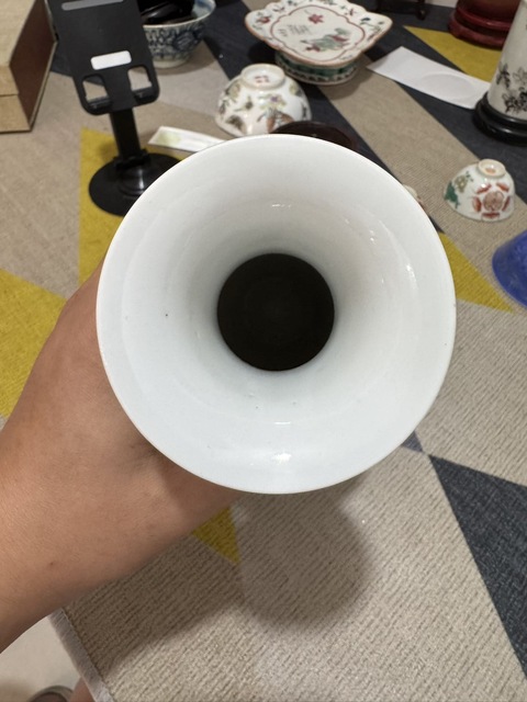 古玩陶瓷粉彩愛蓮圖撇口瓶真品鑒賞圖