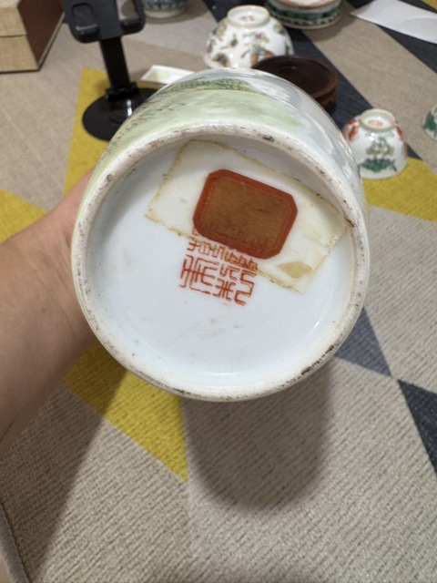 古玩陶瓷粉彩愛蓮圖撇口瓶真品鑒賞圖