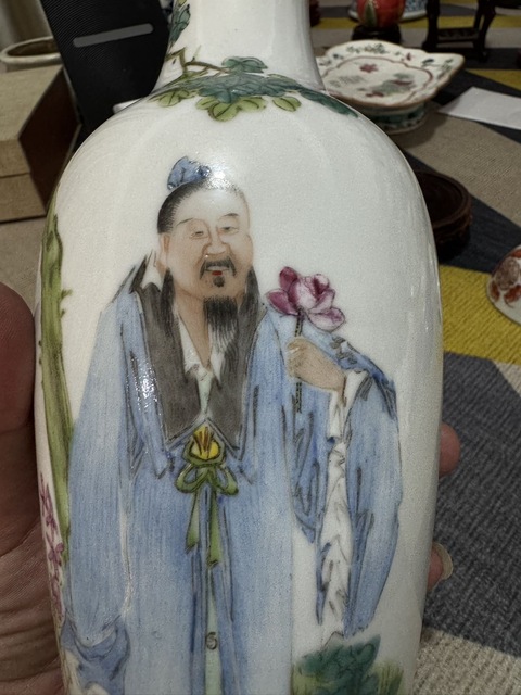 古玩陶瓷粉彩愛蓮圖撇口瓶真品鑒賞圖