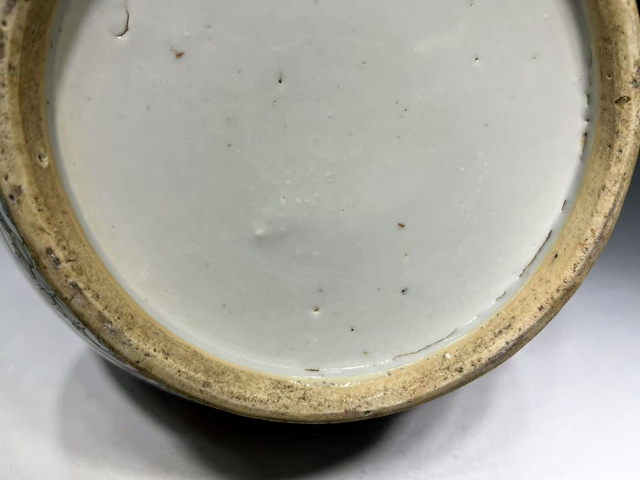 古玩陶瓷清晚期·五彩孔雀牡丹天球瓶真品鑒賞圖