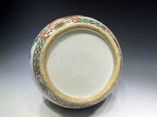 古玩陶瓷清晚期·五彩孔雀牡丹天球瓶真品鑒賞圖