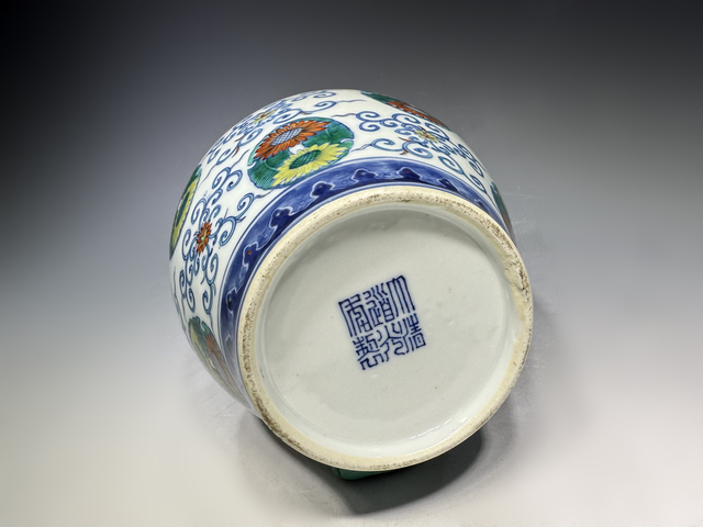 古玩陶瓷清中晚·斗彩團菊紋罐真品鑒賞圖